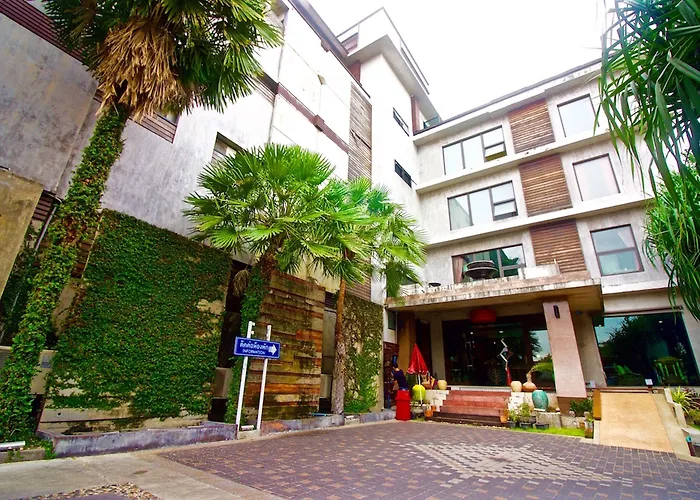 Eurna Hotel 3*